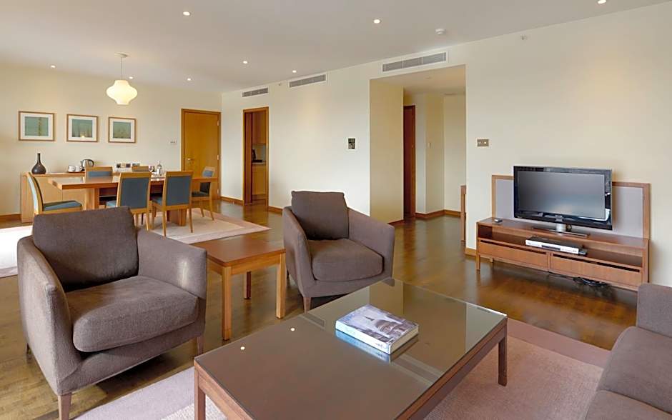 Canary Riverside Plaza Hotel