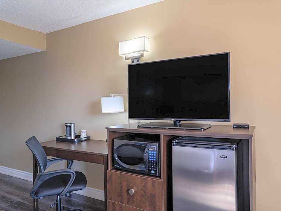 Super 8 by Wyndham Toronto East ON