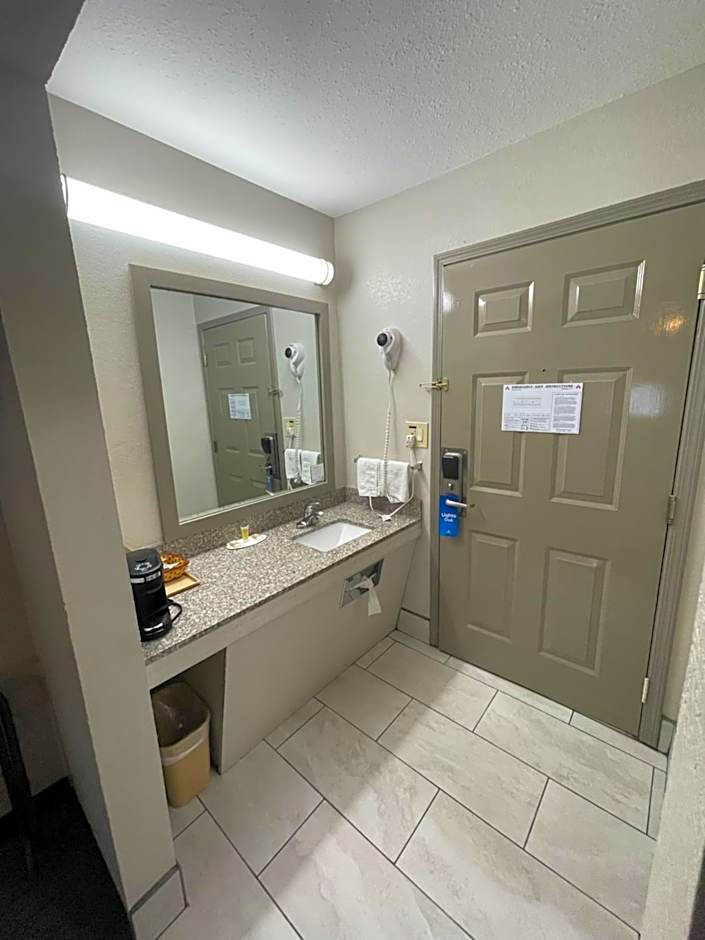 Days Inn by Wyndham Holladay