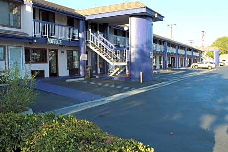 Travelodge by Wyndham Buena Park