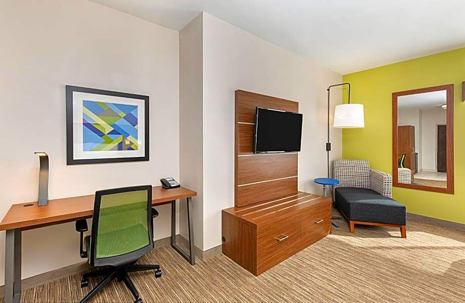 Holiday Inn Express Hotel & Suites Birmingham - Inverness 280 By IHG