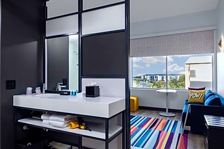 Guest room, 1 King, Sofa bed, Lake View view, High floor