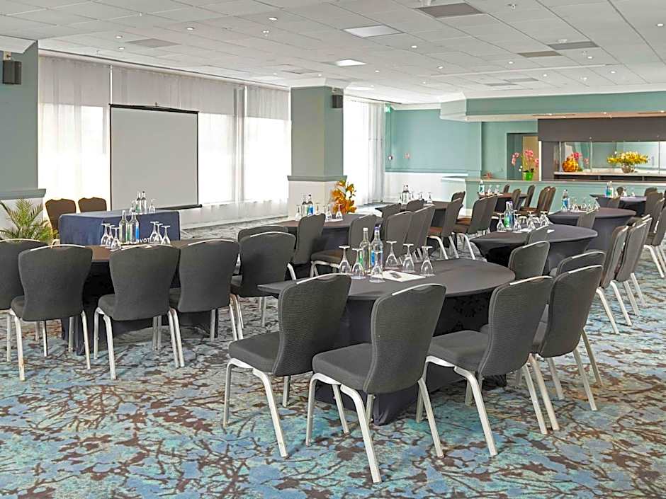 Novotel London West