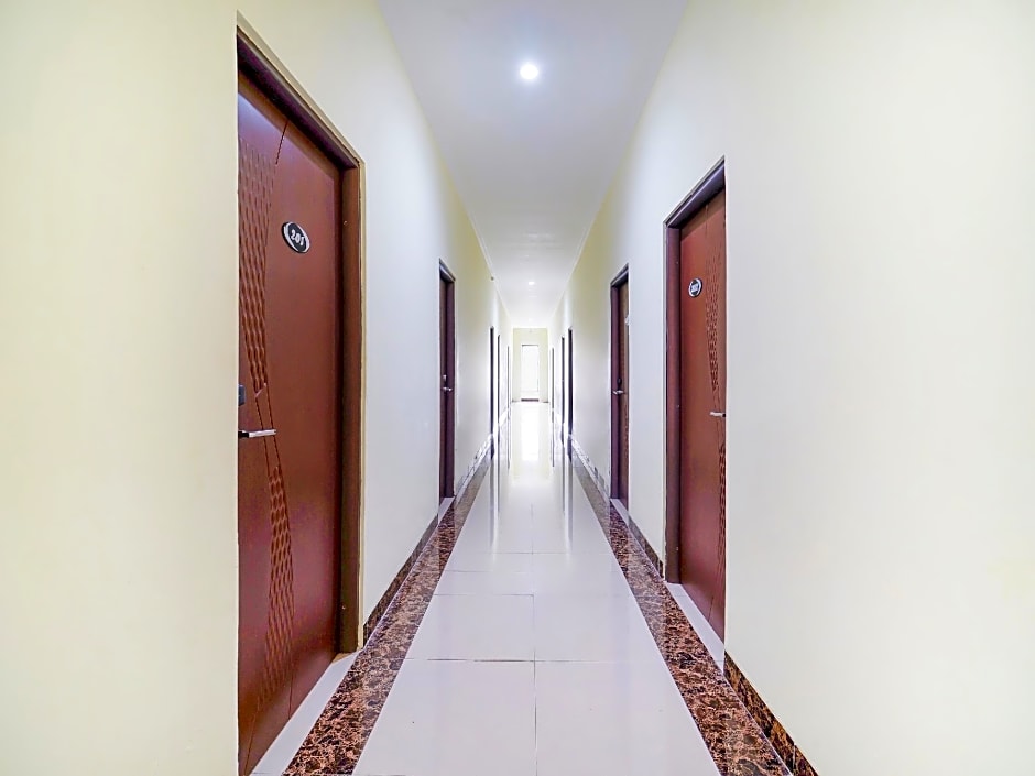 Collection O 91345 Myroom Hotel