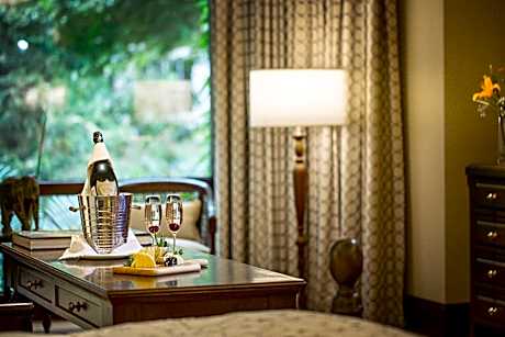 Luxury Grande Room Garden View King Bed