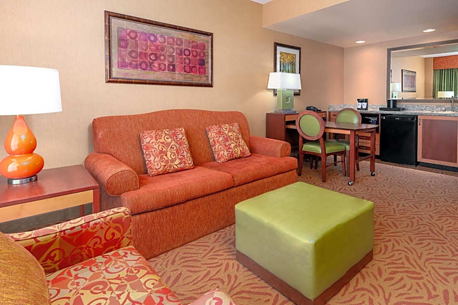 Embassy Suites By Hilton Omaha-La Vista Hotel & Conference Center