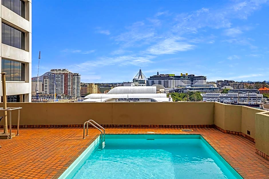 Metro Apartments on King