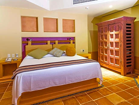 One-Bedroom King Suite with Balcony