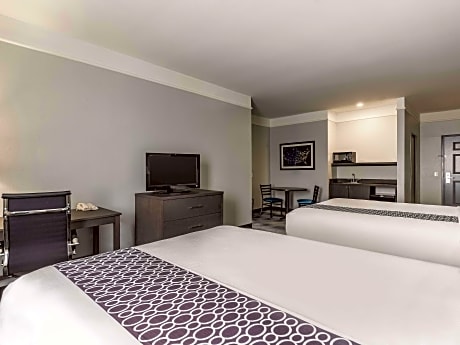 1 King Bed and 2 Queen Beds Suite Non-Smoking