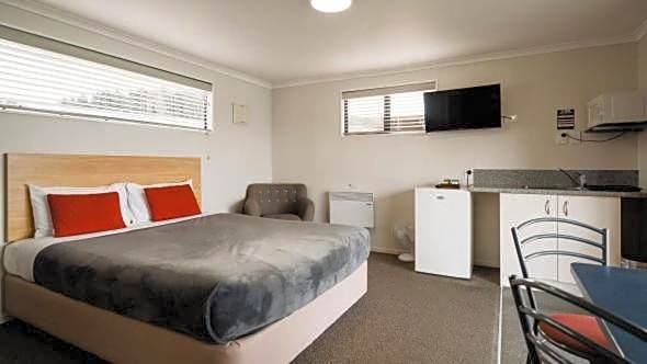 Lakes Edge Holiday Park