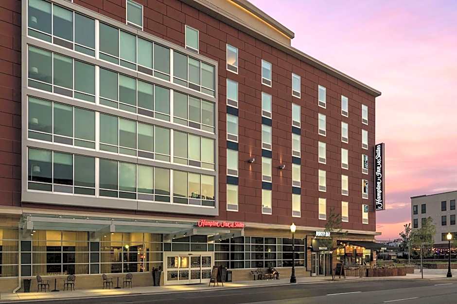 Hampton Inn By Hilton & Suites Fort Wayne Downtown