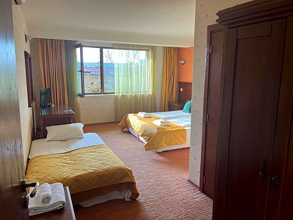 HOTEL BOLYARI