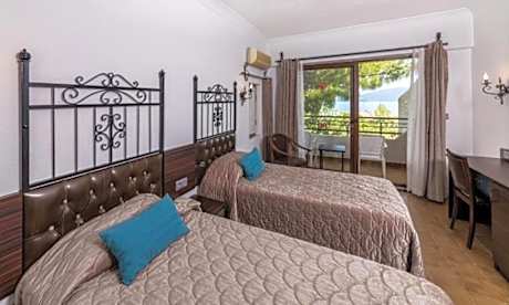 Triple Room with Garden View