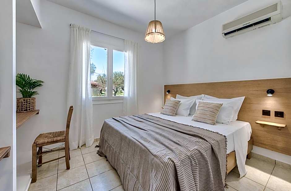 Santa Maroma Rooms & Houses