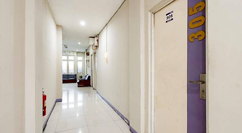 RedDoorz Plus near Stasiun Bekasi