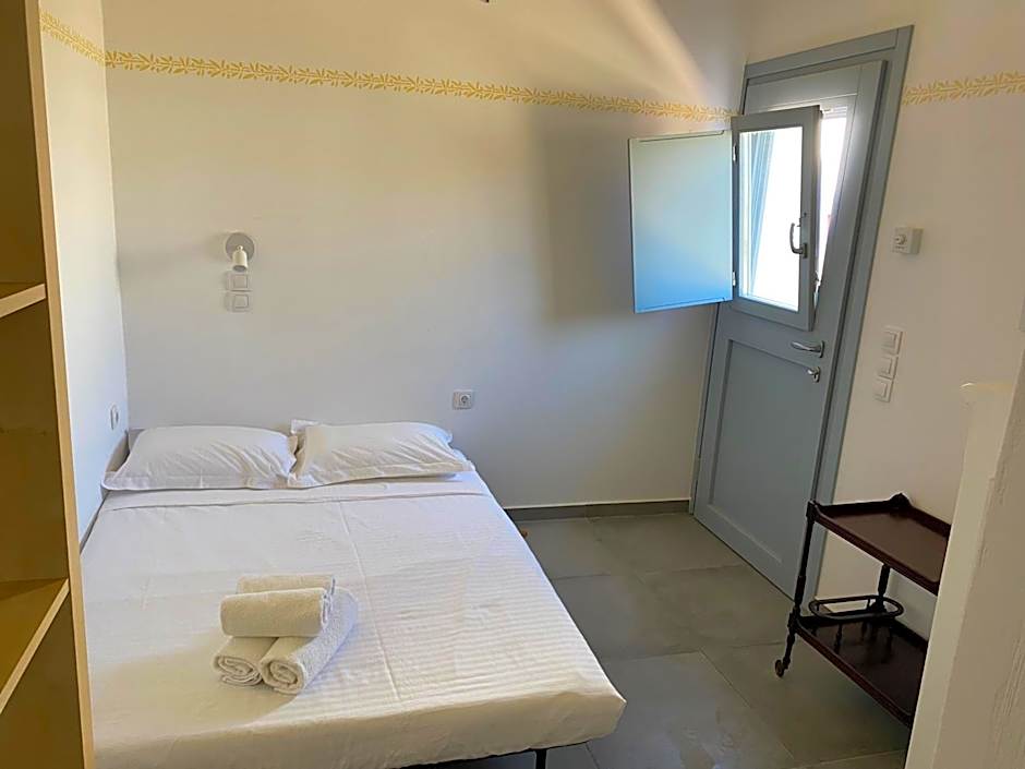 MIKRES CYCLADES DONOUSSA