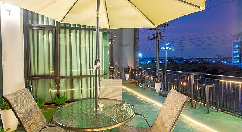 The living Hotel Samutprakan