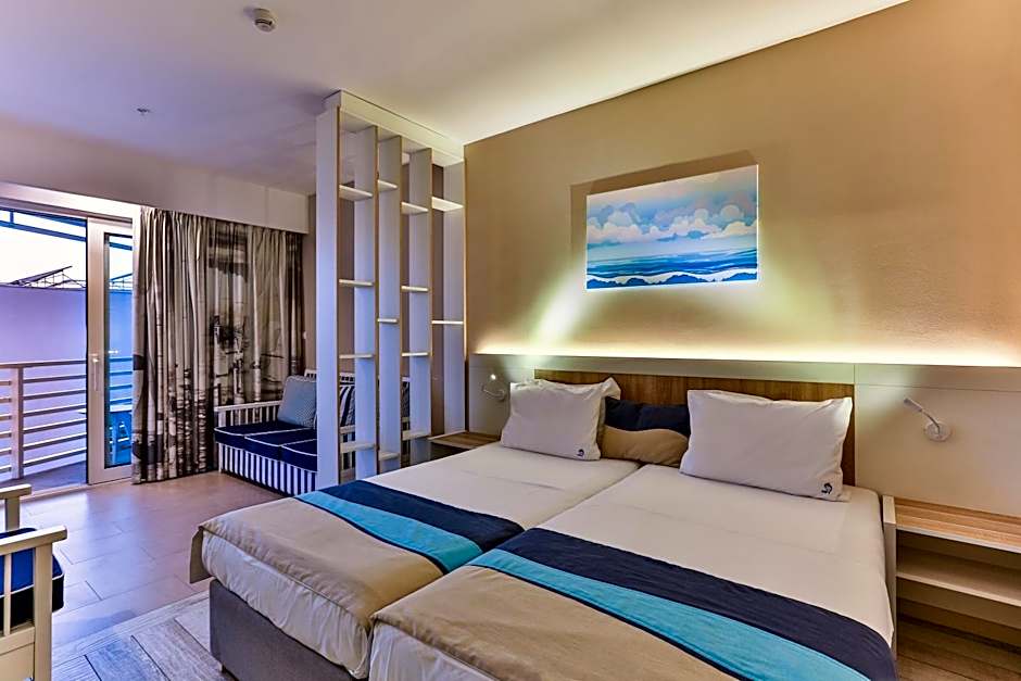 Carine Hotel Delfin