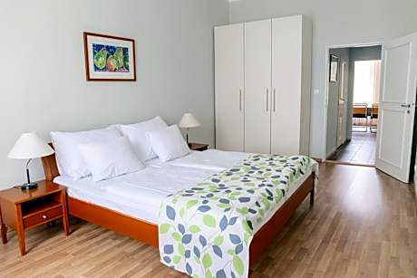 Deluxe Two-Bedroom Family Apartment with Living Room