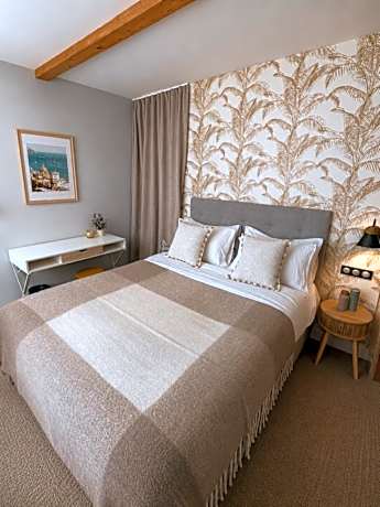 Deluxe Double Room with Shower