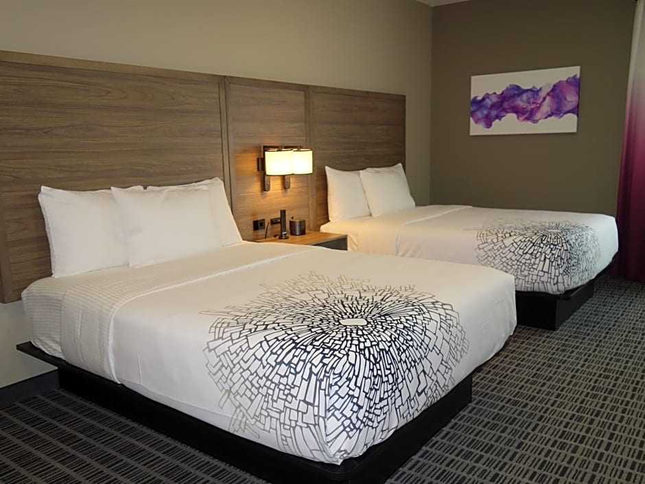 La Quinta Inn & Suites by Wyndham San Antonio Alamo City