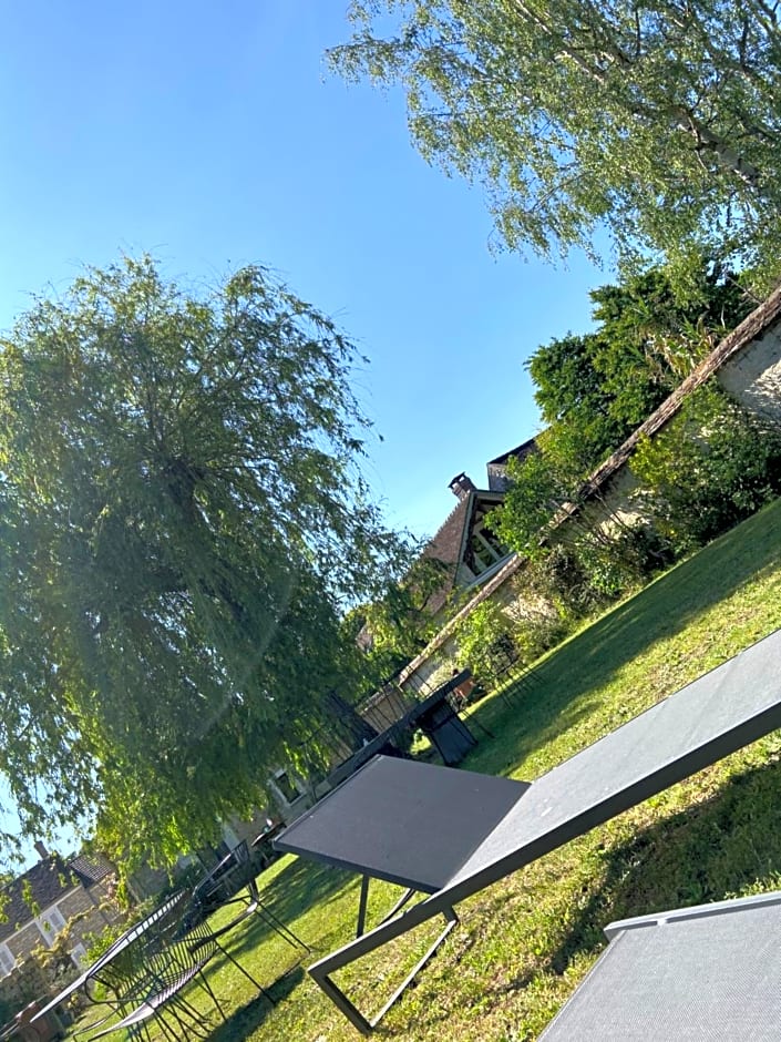 Cocon en lisière de forêt