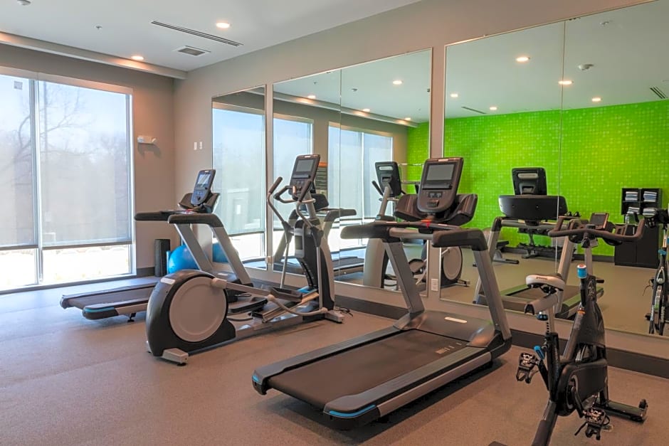 La Quinta Inn & Suites by Wyndham San Antonio Seaworld LAFB