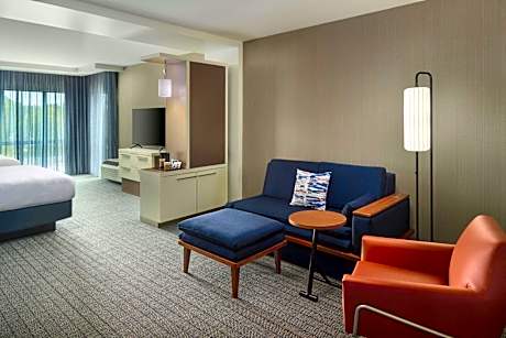 1 Bedroom Suite, 1 King, Sofa bed