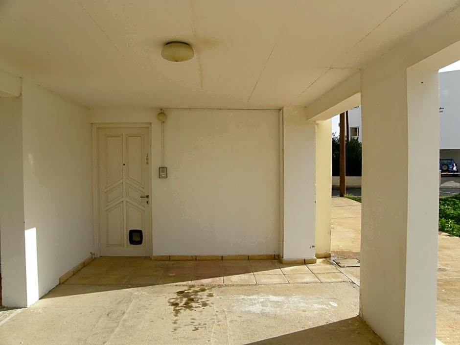 Athena and The Owl Beachside Apt