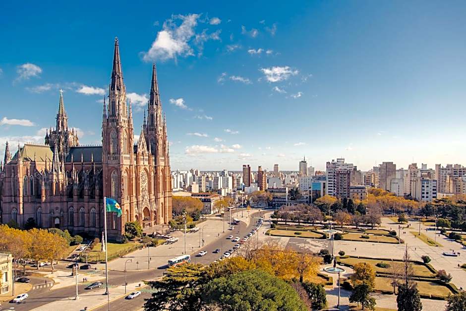 Dazzler by Wyndham La Plata