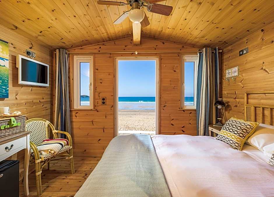 Tolcarne Beach Colonial Restaurant and Rooms