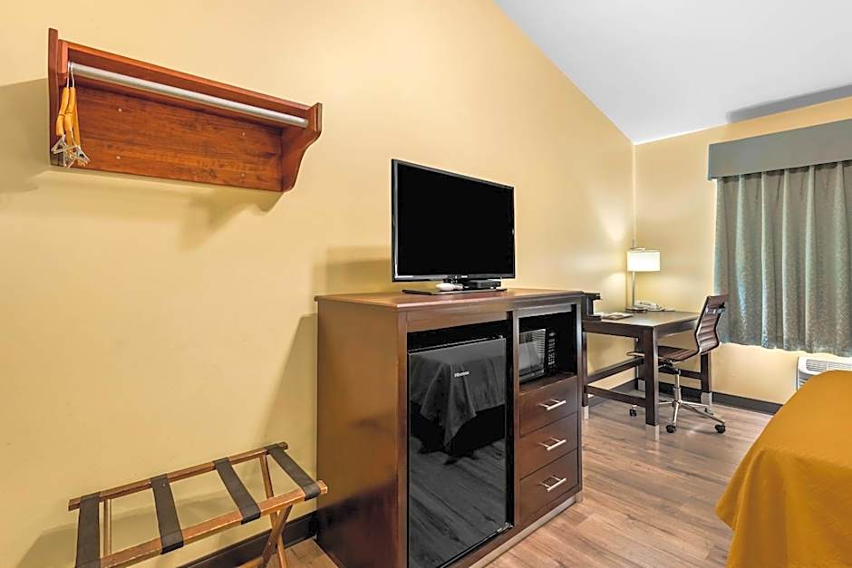 Econo Lodge Inn & Suites Eau Claire South