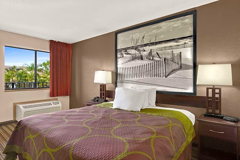 Super 8 by Wyndham Fort Myers