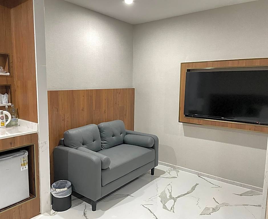 Aramis Hotel Kamphaeng Phet