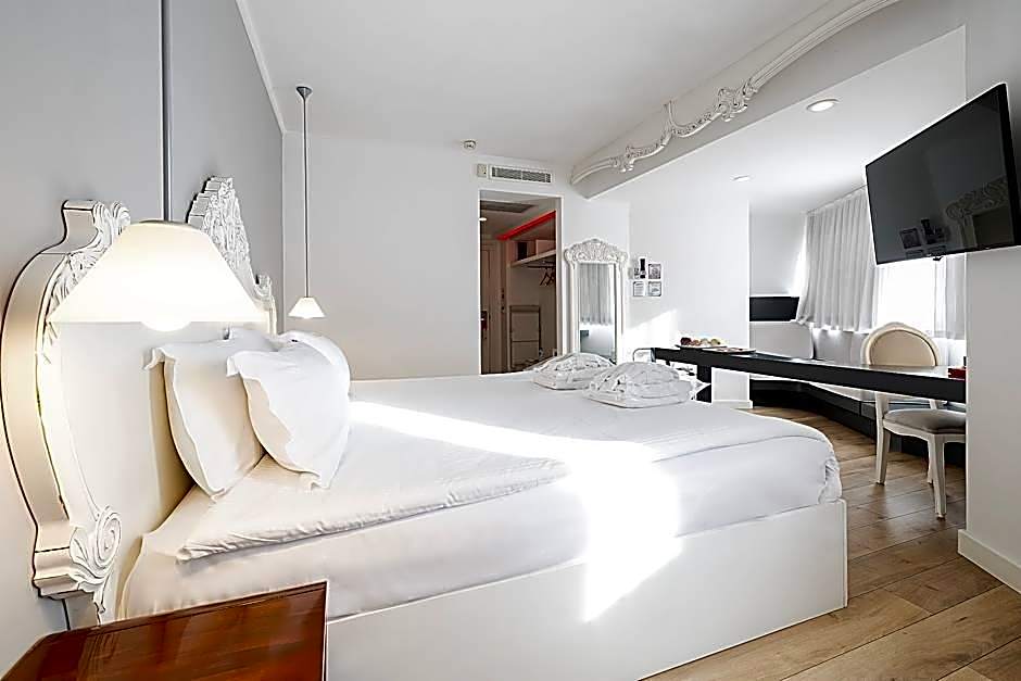 Hotel Beyond