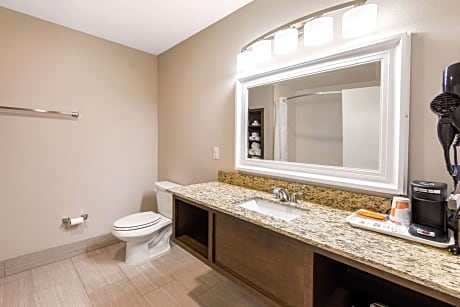King Suite - Accessible/Non-Smoking