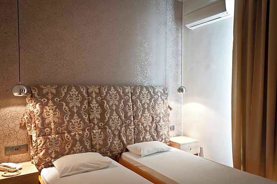 Metropolis Hotel