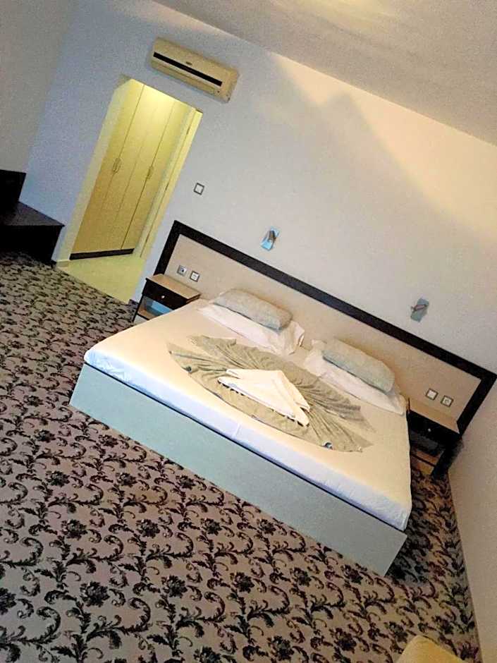 Foto 1 di 4 di Superior 1 Double Bed or 2 Beds, Sea View
