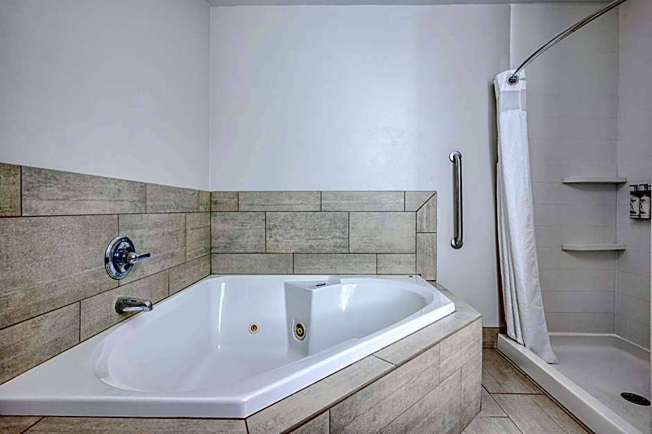 Holiday Inn Express & Suites Vandalia By IHG