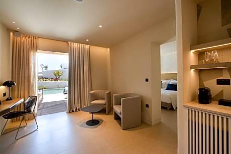 Wellness Suite @Revive, Junior Suite, 1 King or 2 Twin, Sofa bed, Beach front, Terrace