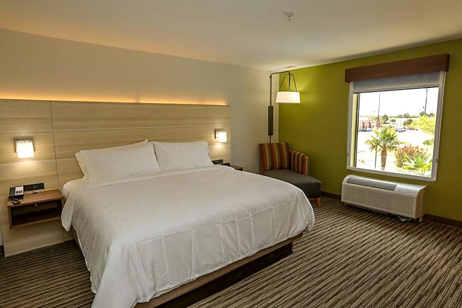 Holiday Inn Express Hillsboro I-35 By IHG
