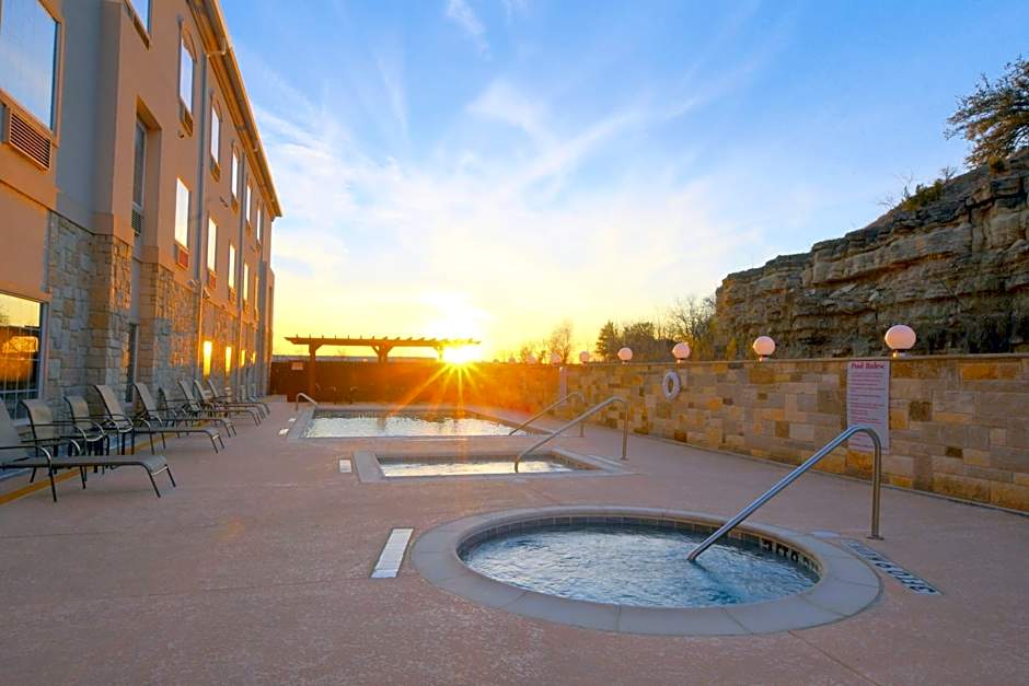 Baymont Inn & Suites by Wyndham Glen Rose