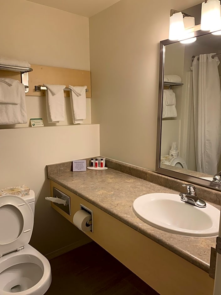 Super 8 by Wyndham Courtenay