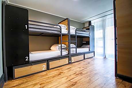 6 Bed Dormitory Room - Shared Bathroom