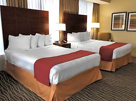 2 Queen Beds Non-Smoking City View Microwave Refrigerator Pillow Top Mattress