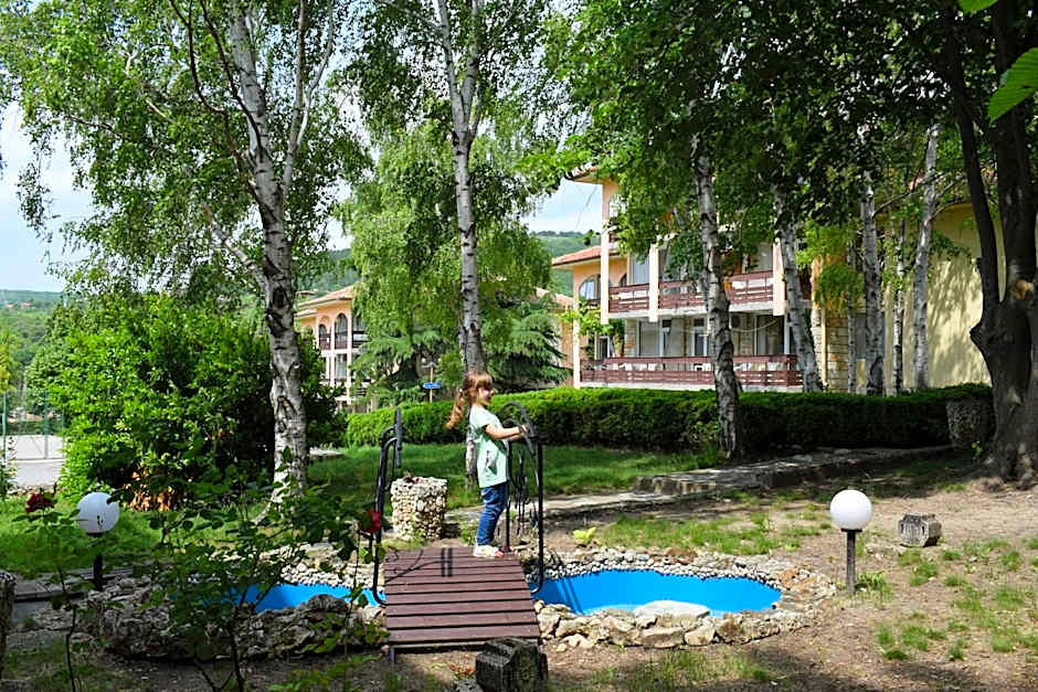 Ahilea Hotel - Free Pool Access