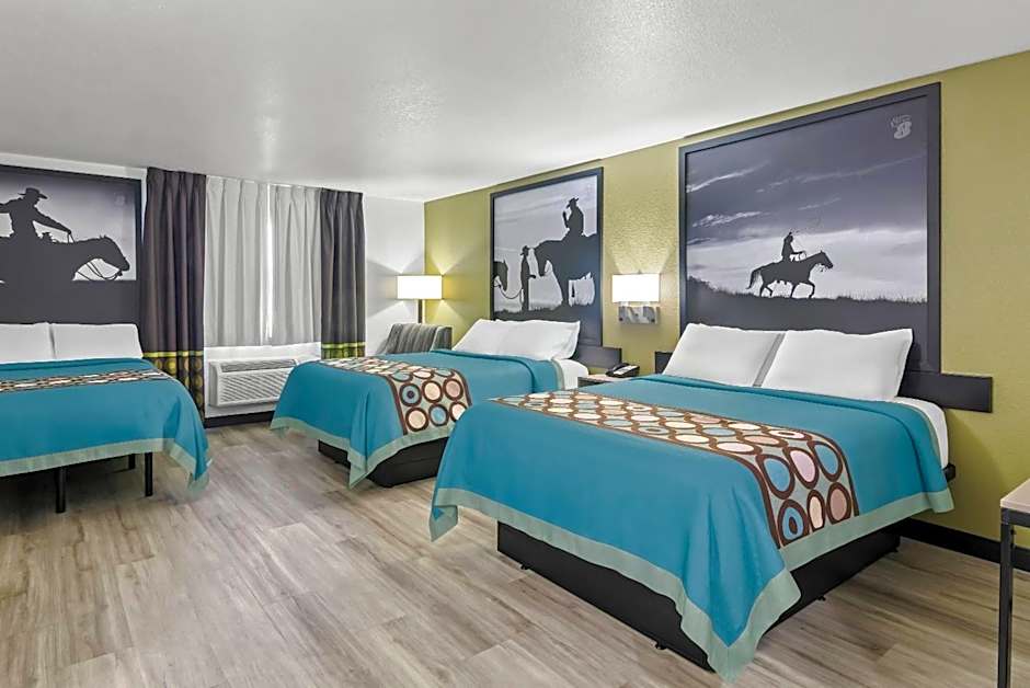 Super 8 by Wyndham Weatherford