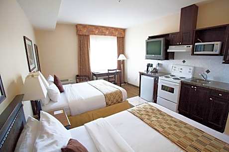 Deluxe Queen Studio with Two Queen Beds - Non-Smoking