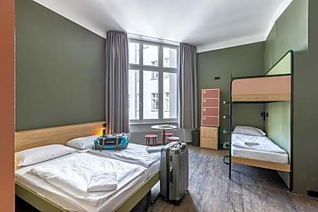 6-Bed Room