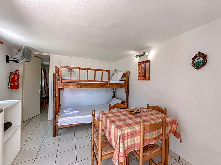 Amazona Apartments and Studios